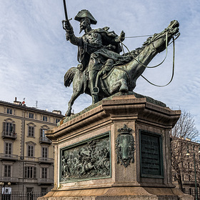 Памятник Фердинандо Ди Савойя